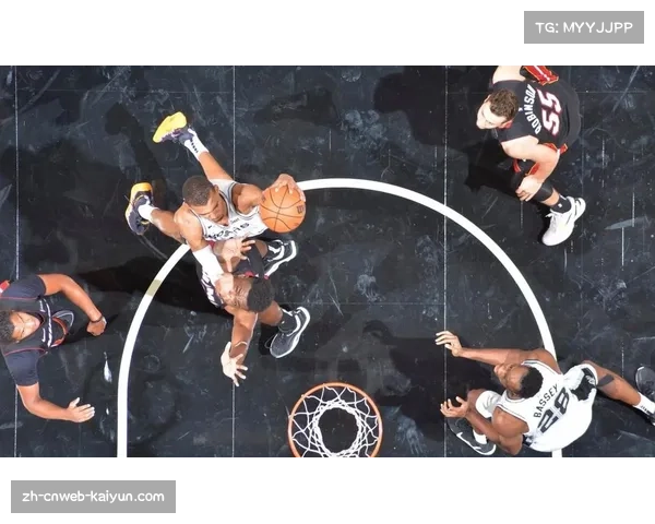 活塞杜伦18分12篮板但正负值-11 内线防守存在漏洞